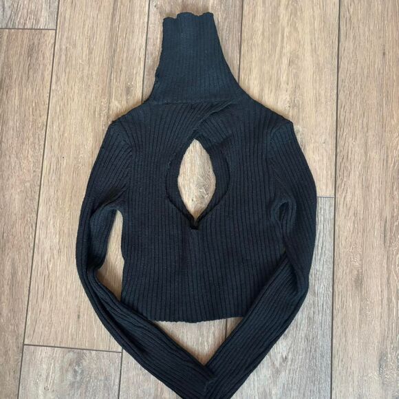 Superdown revolve black keyhole sweater turtleneck size small - Picture 6 of 6